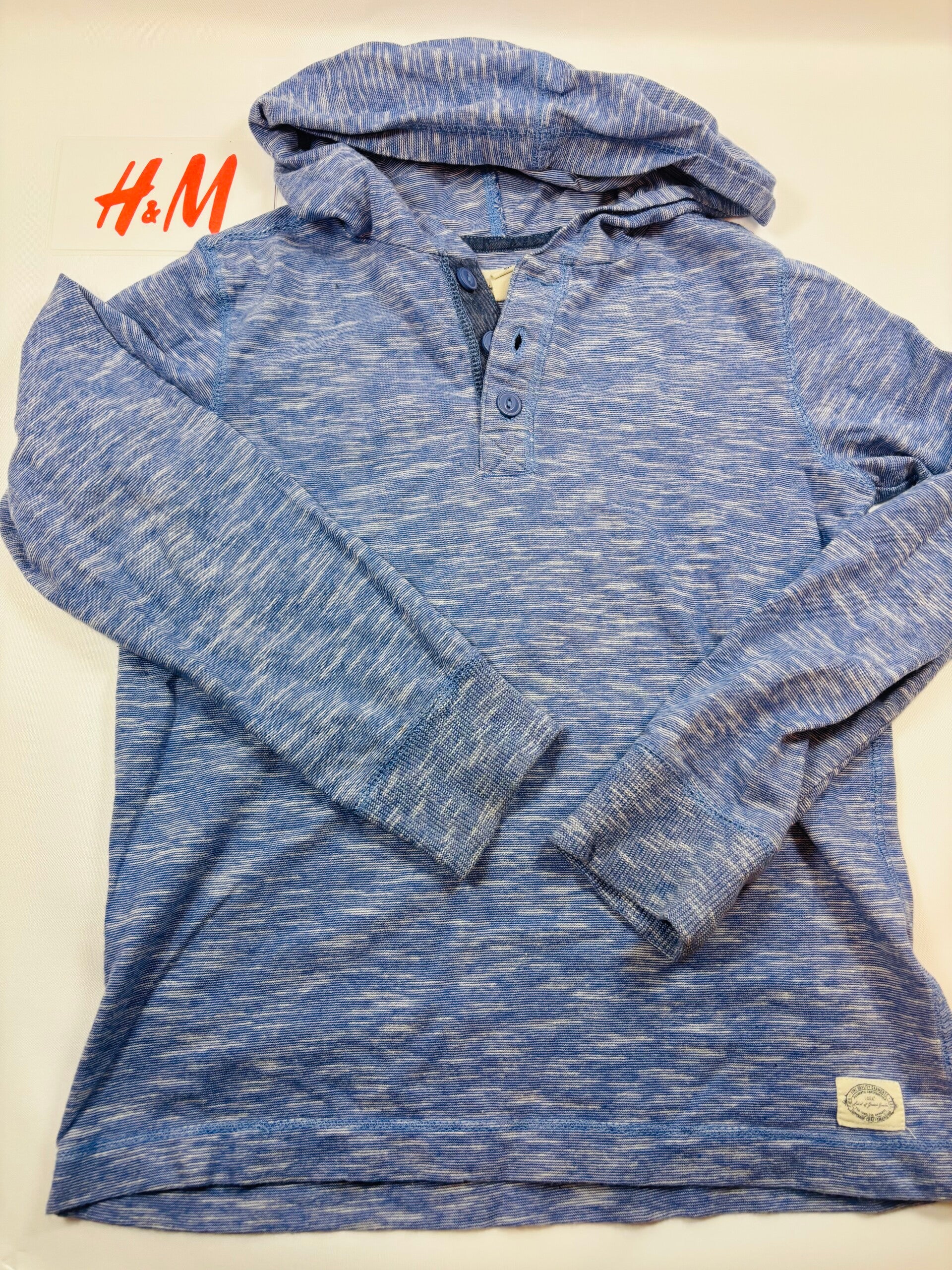 Pull à capuche // G. 134-140