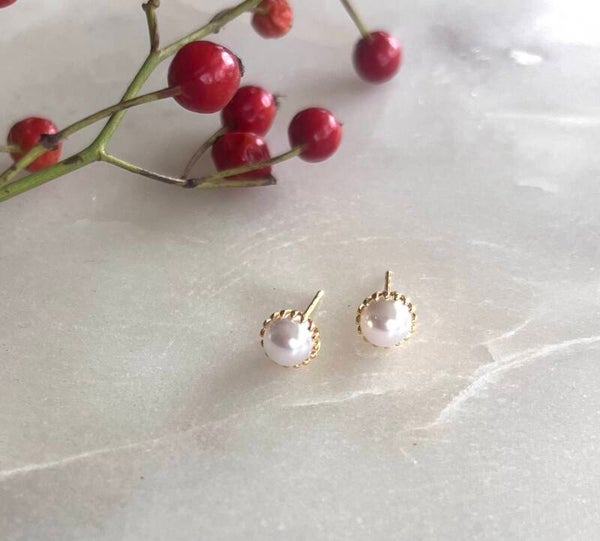 Pearl studs