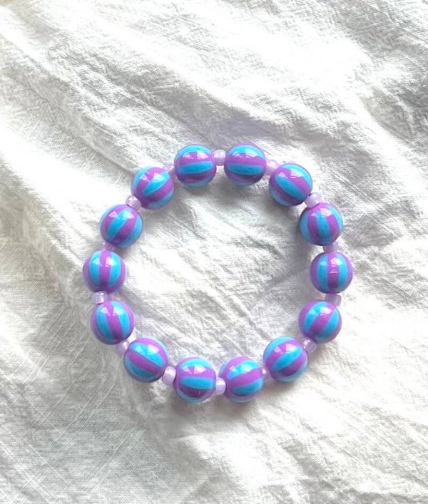 Streepjes armband kralen blauw & paars.