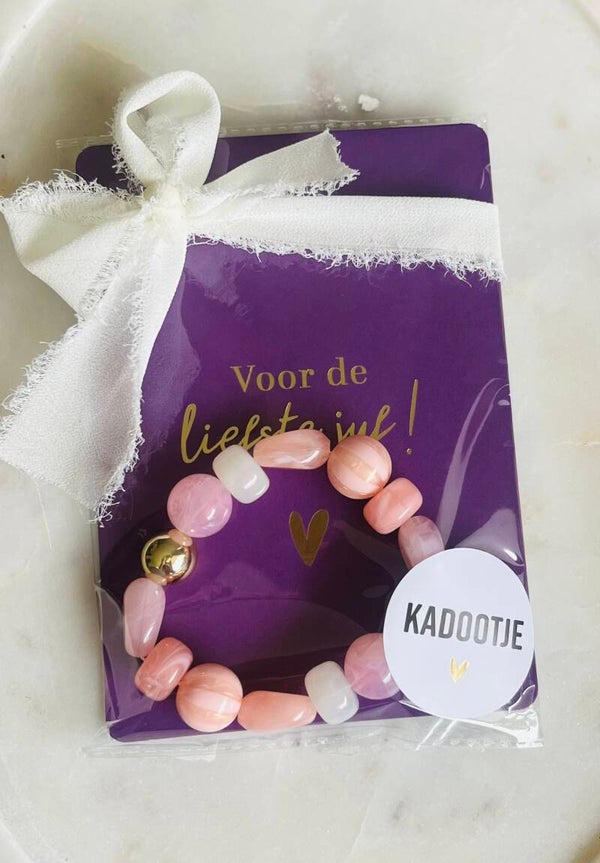 Armband lichtroze kralen gemixt + kaart