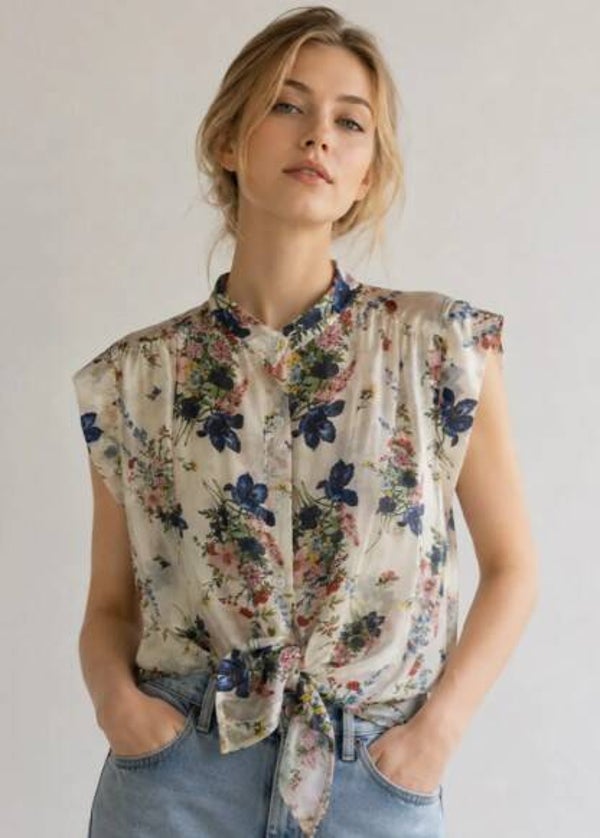 Blouse met knoop veldboeket blauw roze motief 1 maat (36-40)