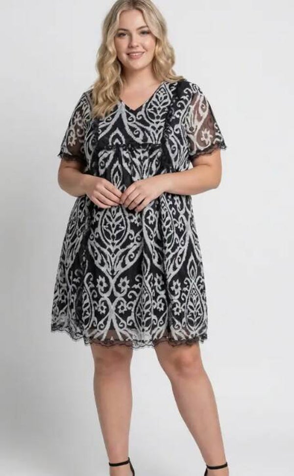 MIDI korte jurk in zwart wit boho print kant PLUS SIZE