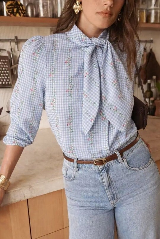 Blouse blauw BB ruitje en strik