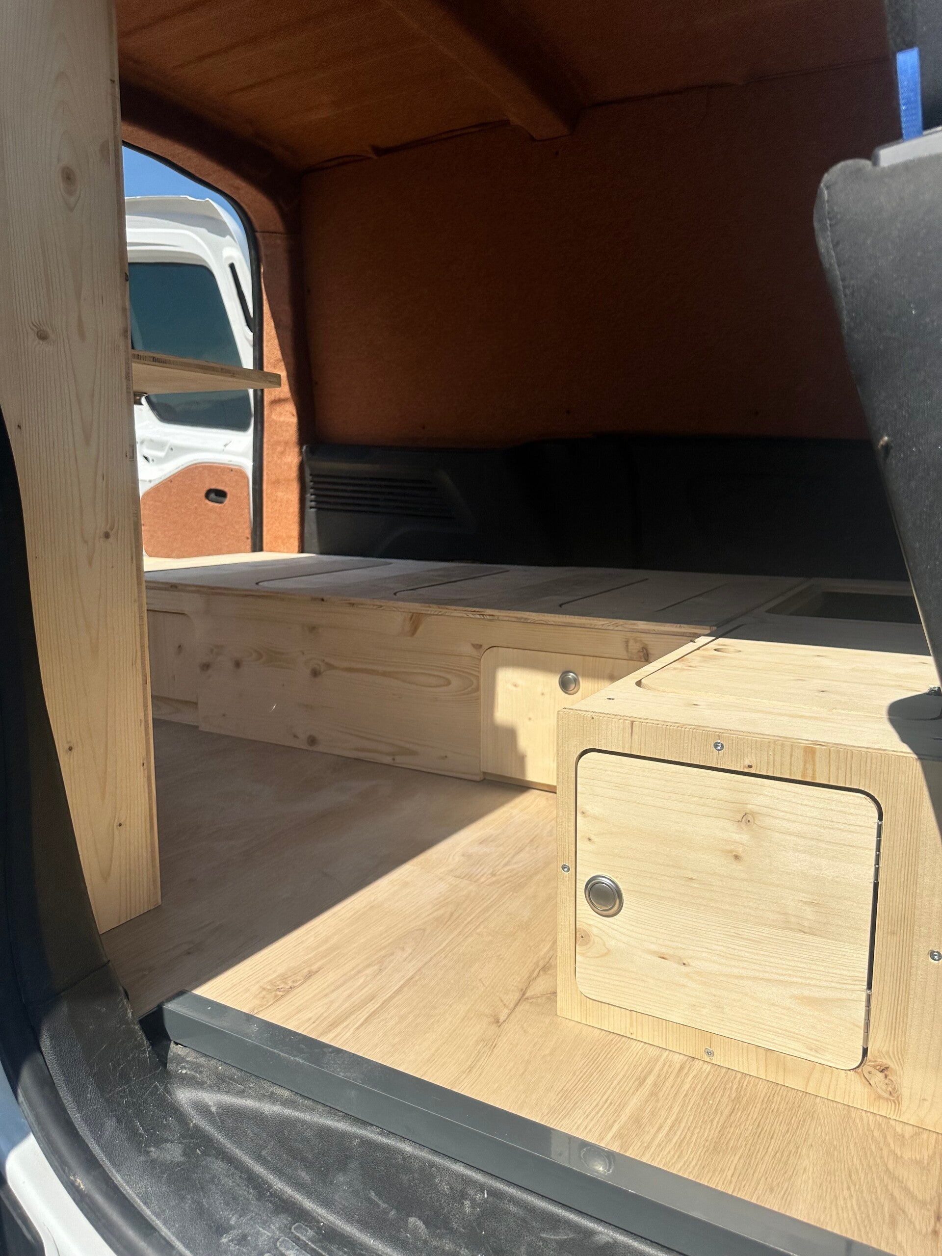aménagement intérieur avec module de rangement retour en L 