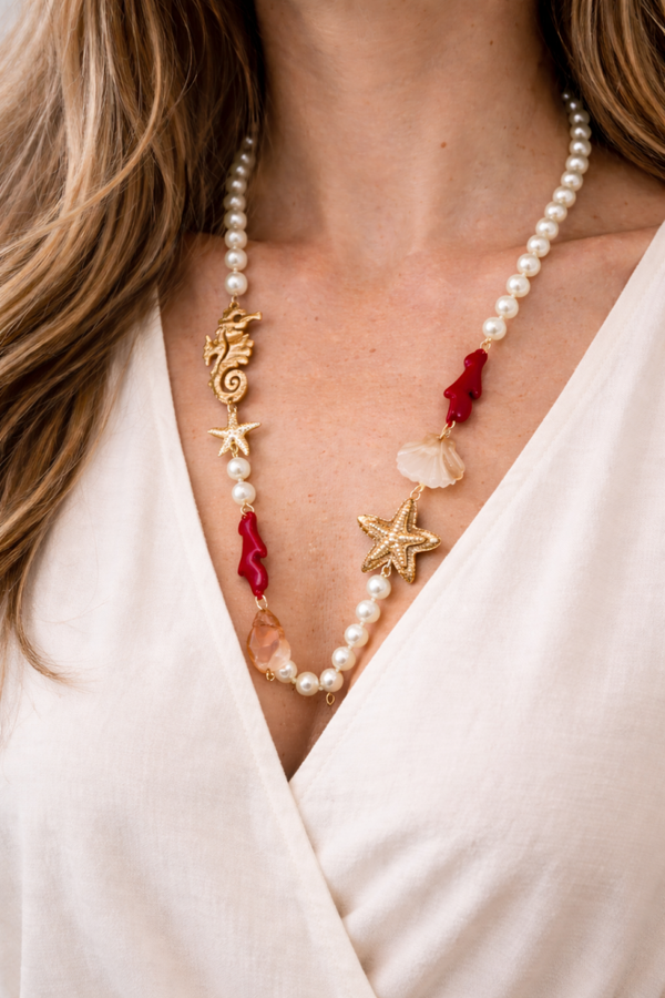 White Pearl Necklace with Mediterranean-Inspiration