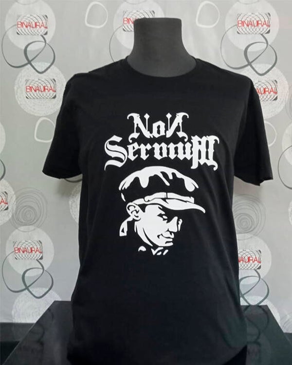 Camiseta Non servium
