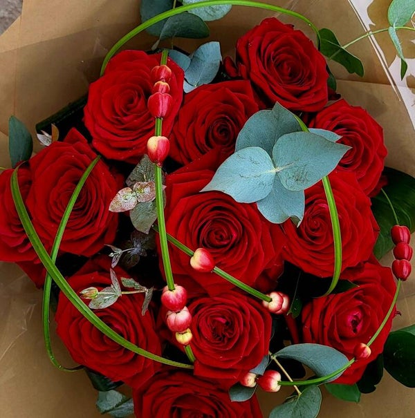 Velvet Rose Hand tie
