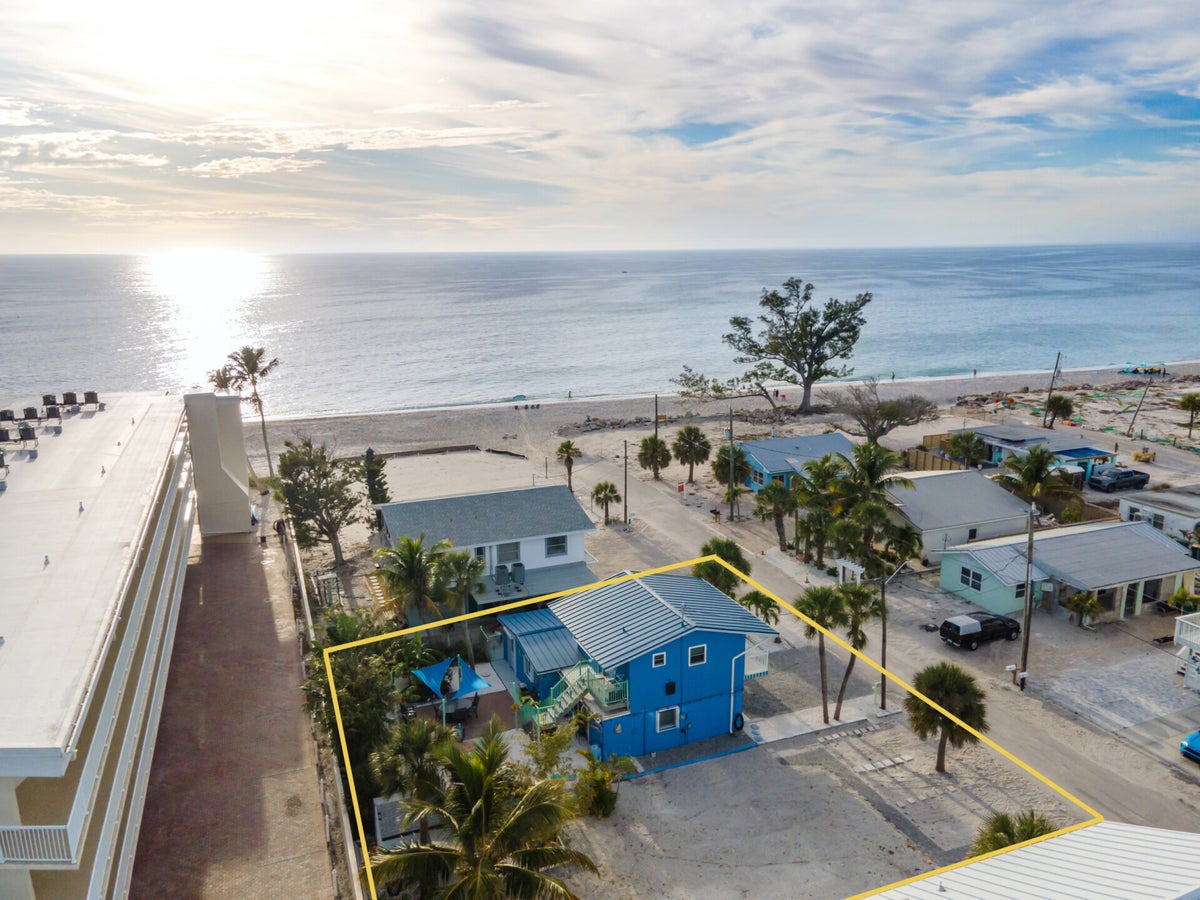 Home with In-Law Suite and Extra Lot on Manasota Key - 65 & 75 Sand ...