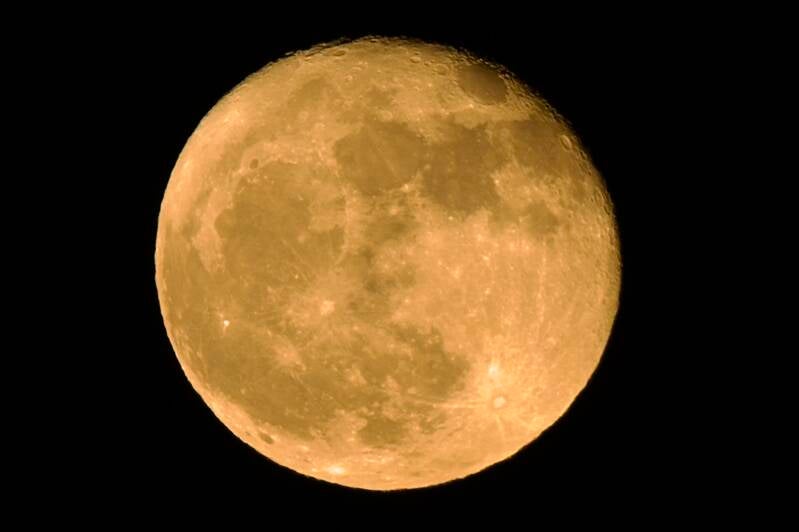 Volle maan met duidelijke kraters – nachtelijke natuurfotografie