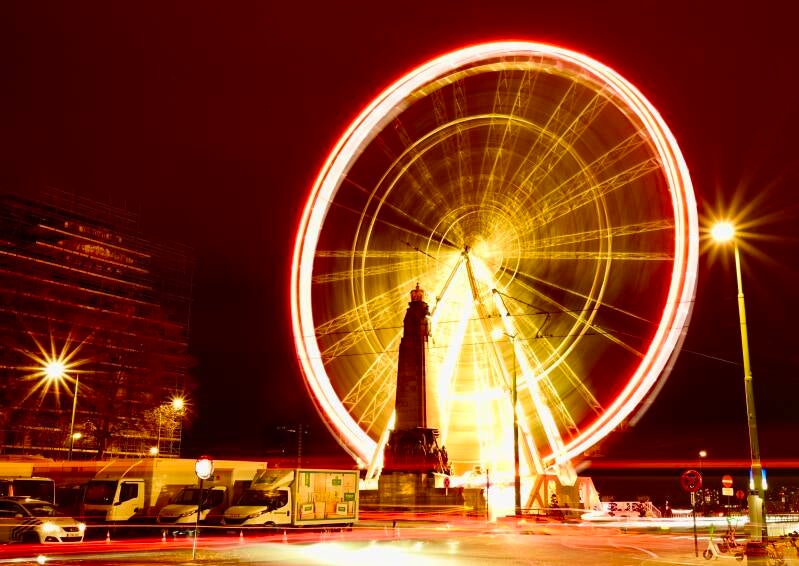 Groot reuzenrad in lange sluitertijd – nachtfotografie in de stad