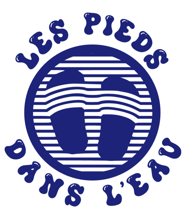 LES PIEDS DANS L'EAU