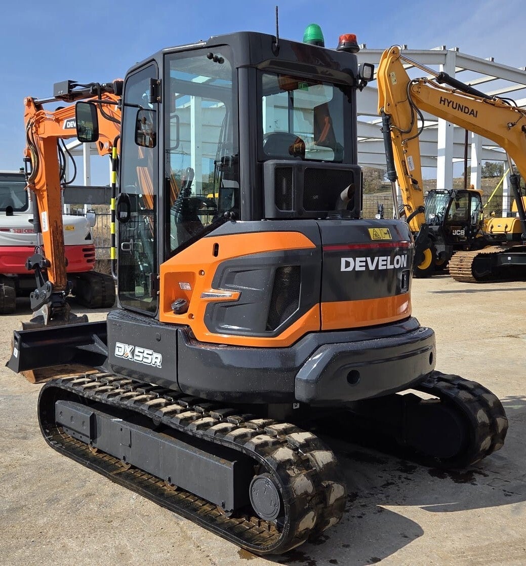 DEVELON DX55r