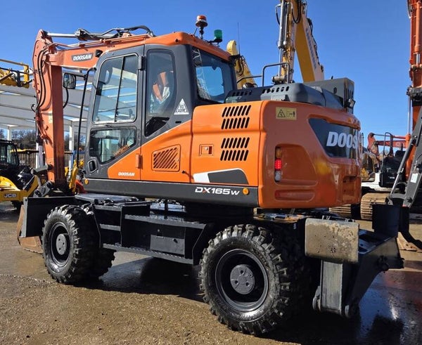 DOOSAN DX165W-5 MATRICULADA