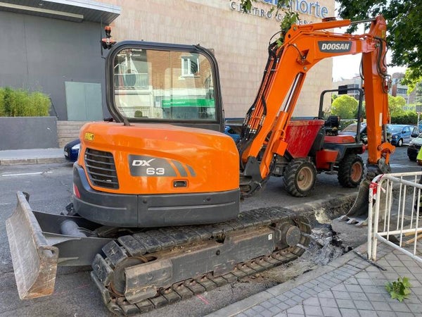 DOOSAN DX63-3