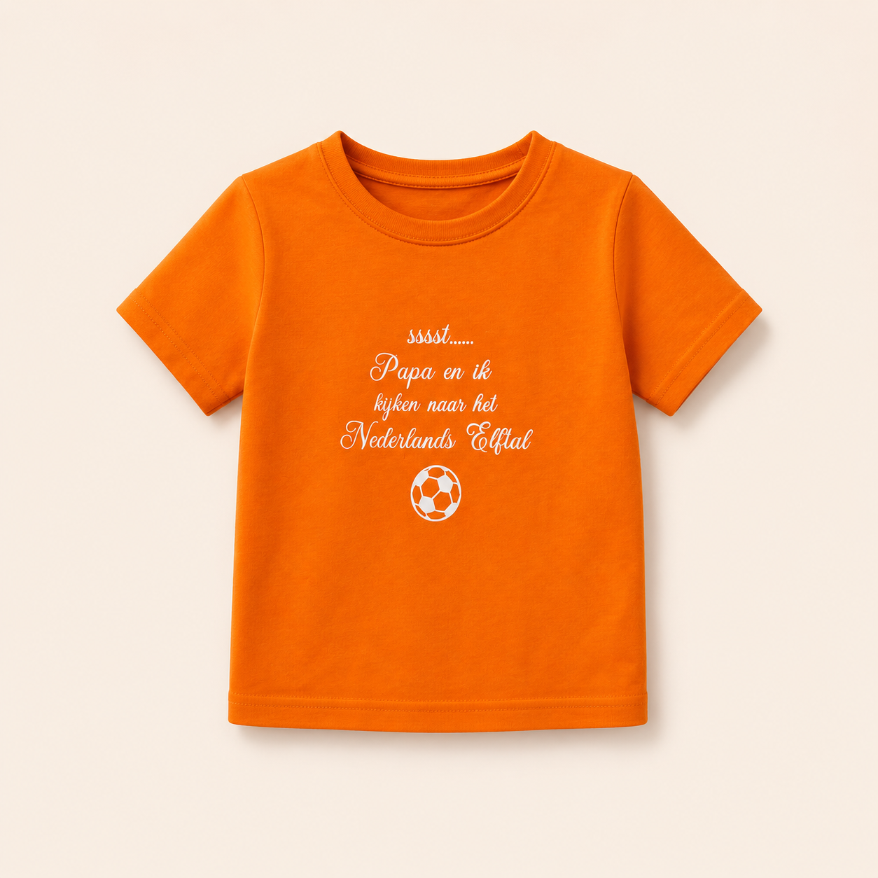 Oranje 'T-shirt "ssst Mama en ik kijken nederlands elftal"
