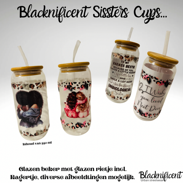 Glazenbeker met bamboe deksel en glazen rietje