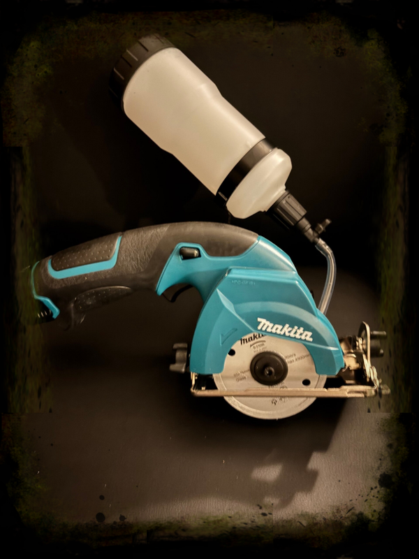 Akku Fliesen und Glasschneider mit Wasser