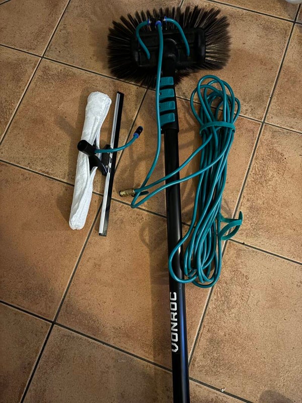 Waschbürste mit Wasseranschluss