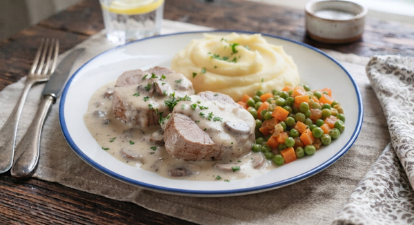Dinsdag 28 juli: Varkenshaas in roomsaus met aardappelpuree, erwten en worteltjes