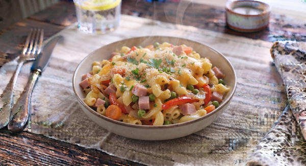 Vrijdag 31 juli: Macaroni met ham, groenten en kaas (klassiek Hollands)