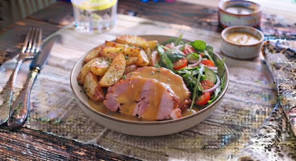Zaterdag 1 augustus: Beenham met honingsmosterdsaus, aardappelpartjes en salade