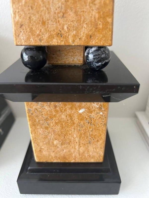 Marmeren obelisk