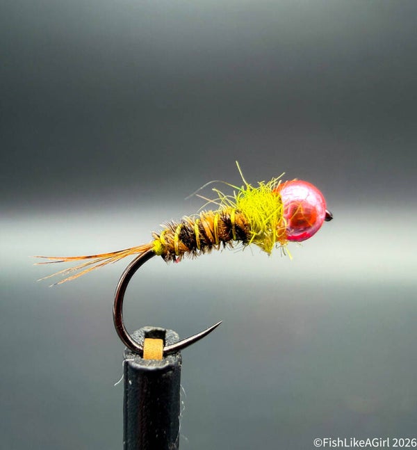 Atomic Olive – Nymphe Olive Fluo à Bille Rose pour Truite et Ombre