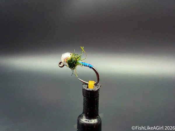 Atomic Nano Blue – Micro nymphe jig taille 22 pour truites et ombres exigeants