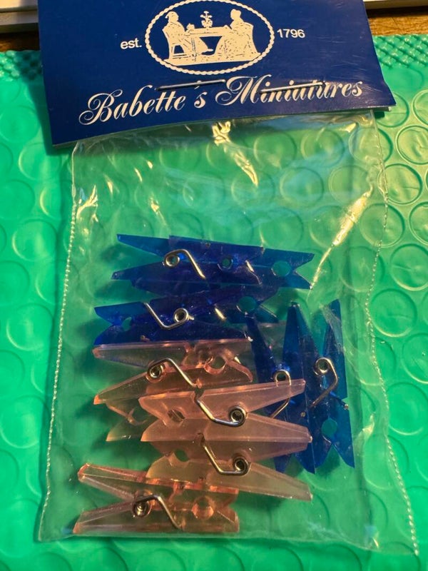 Wäscheklammern rosa und blau funktionieren