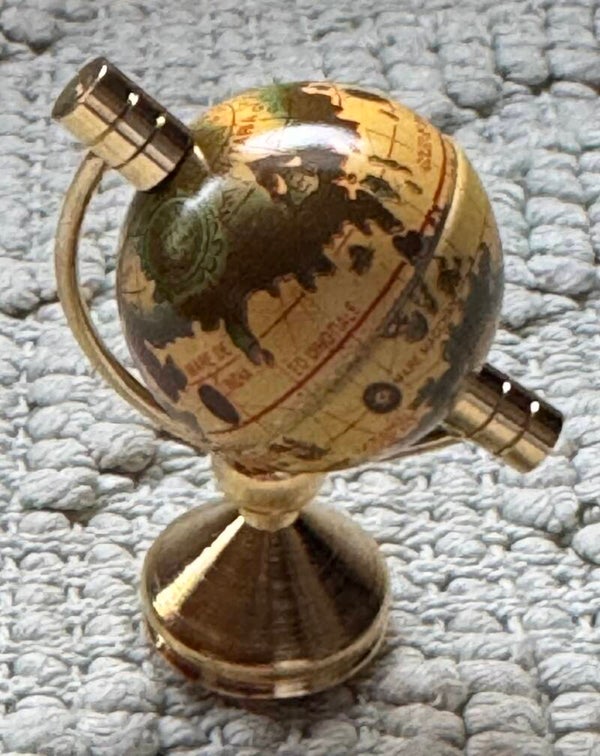 Globus Metall und Messing