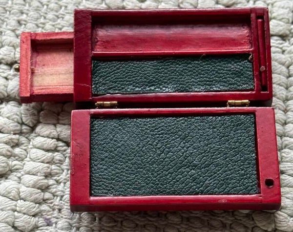 Reiseschreibtisch aus Holz mit einer Schublade