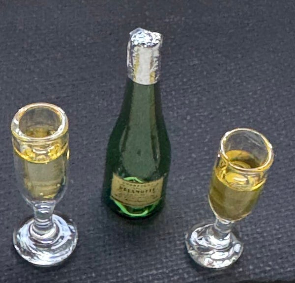 Champagner und 2 Gläser