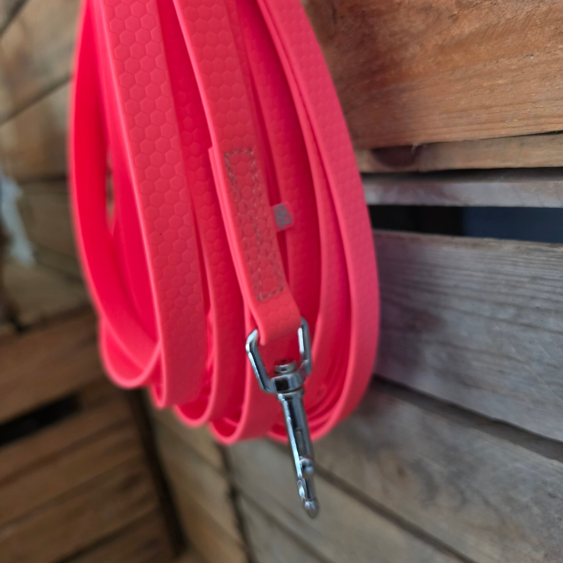 SALE - Lichte Grip Longeerlijn - RVS - 16mm - Neonroze - met handvat - 8 meter - Stiksel