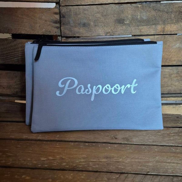 SALE - Paspoortmapje lichtgrijs met tekst Paspoort