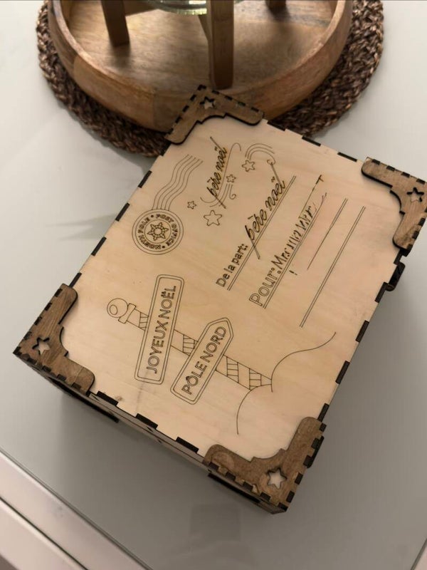 Calendrier de l'Avent en bois personnalisable – Modèle "Colis du Pôle Nord"