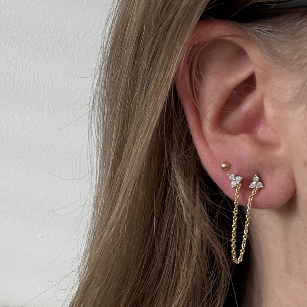 Diamond flower earstud