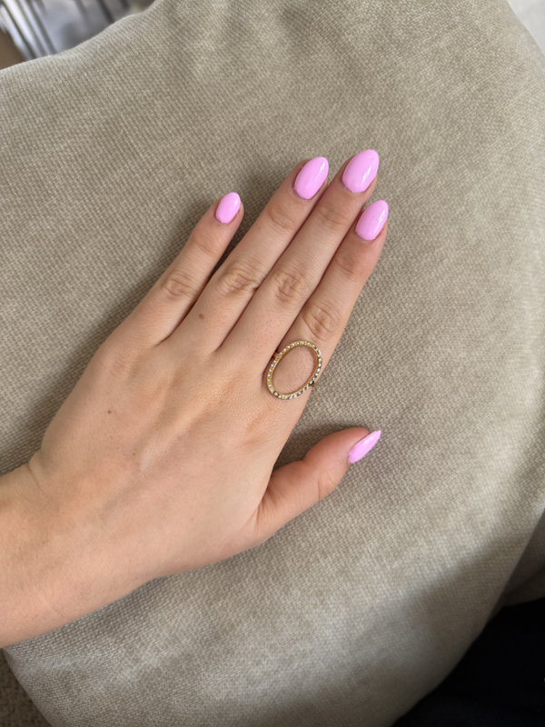 Oval diamond ring