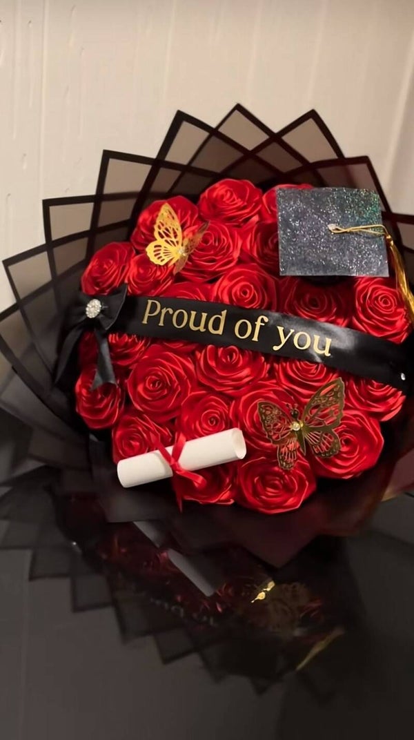 30 eternal roses
