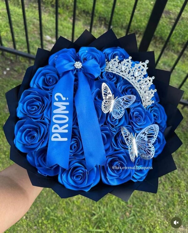 25 eternal roses