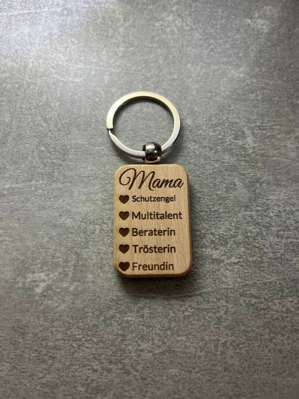 Schlüsselanhänger aus Holz – "Mama: Schutzengel, Multitalent, Beraterin, Trösterin, Freundin"