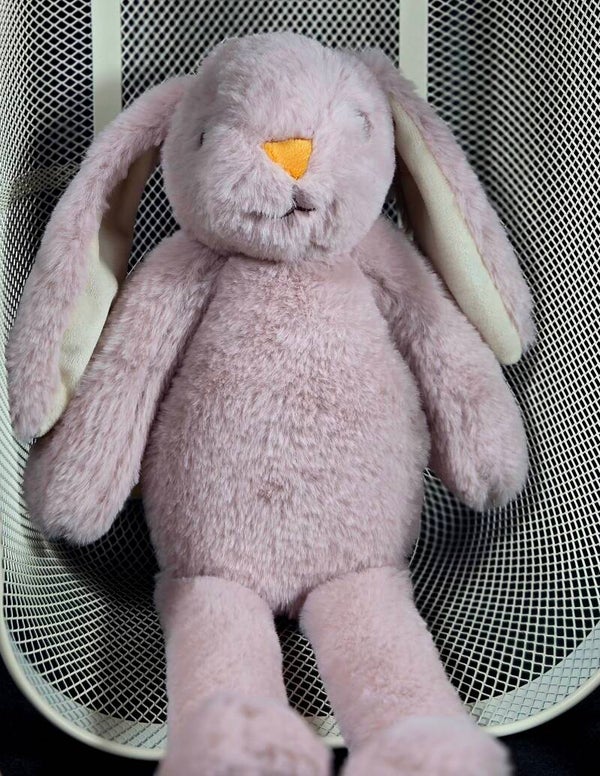 Amethyst Sitting Bunny