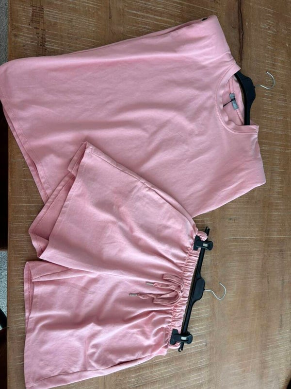 Hele mooie mouwloze set roze