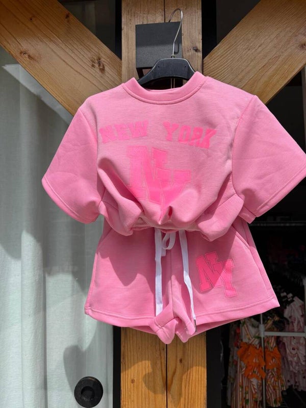 Hele mooie set met crop top NY fel roze