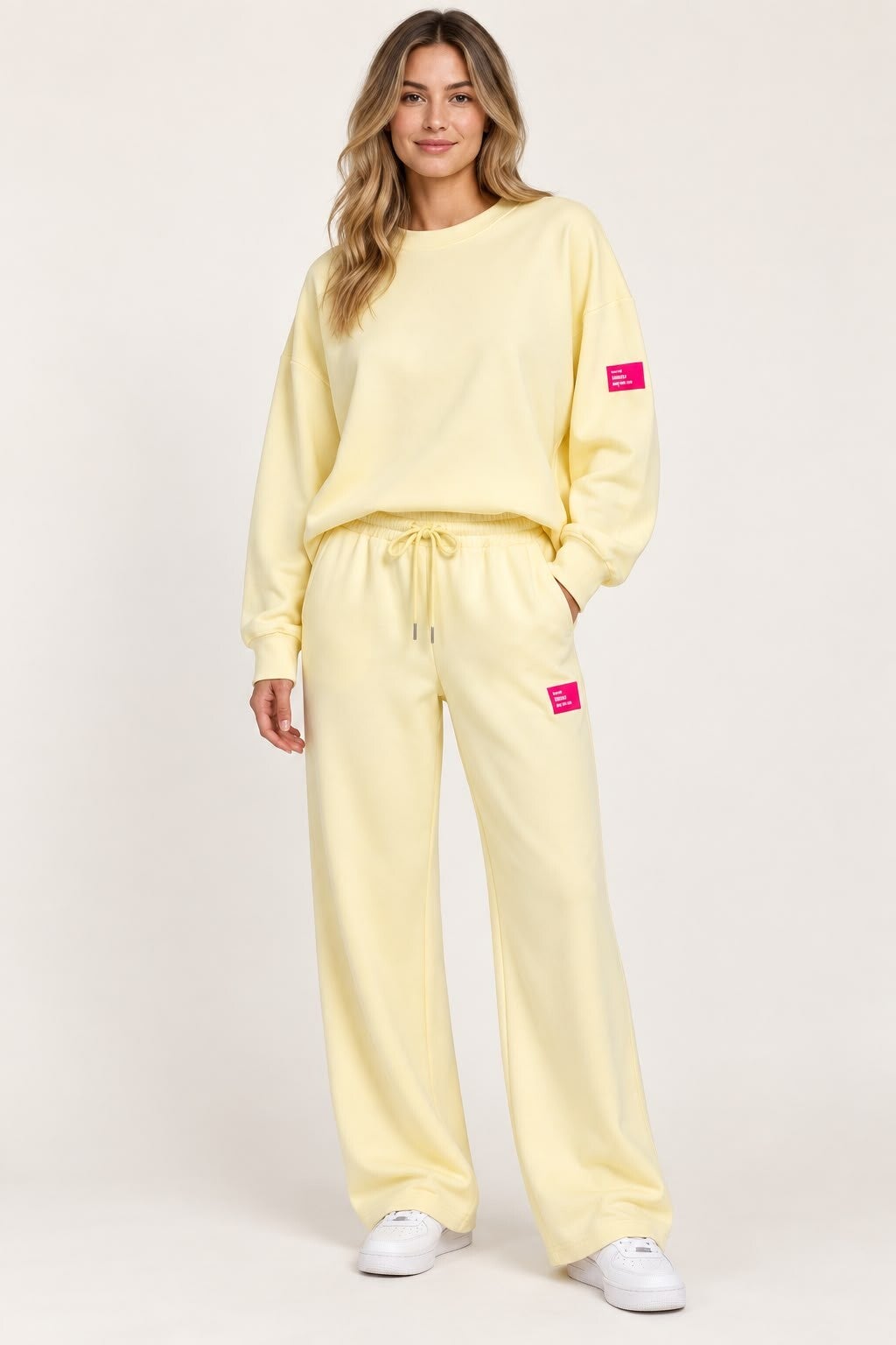 geel huispak met fushia label 49