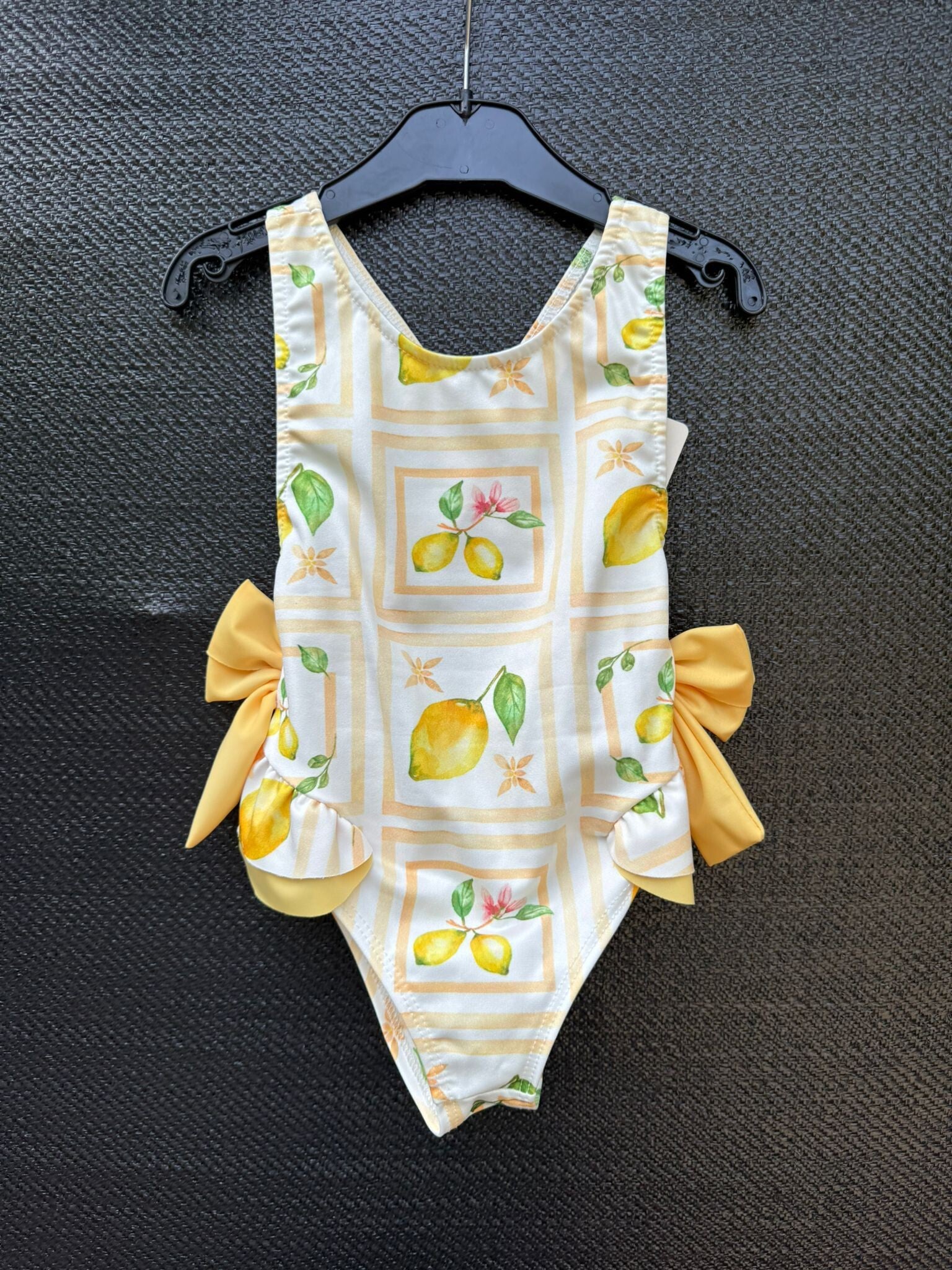 badpak met citroen en  strikken
