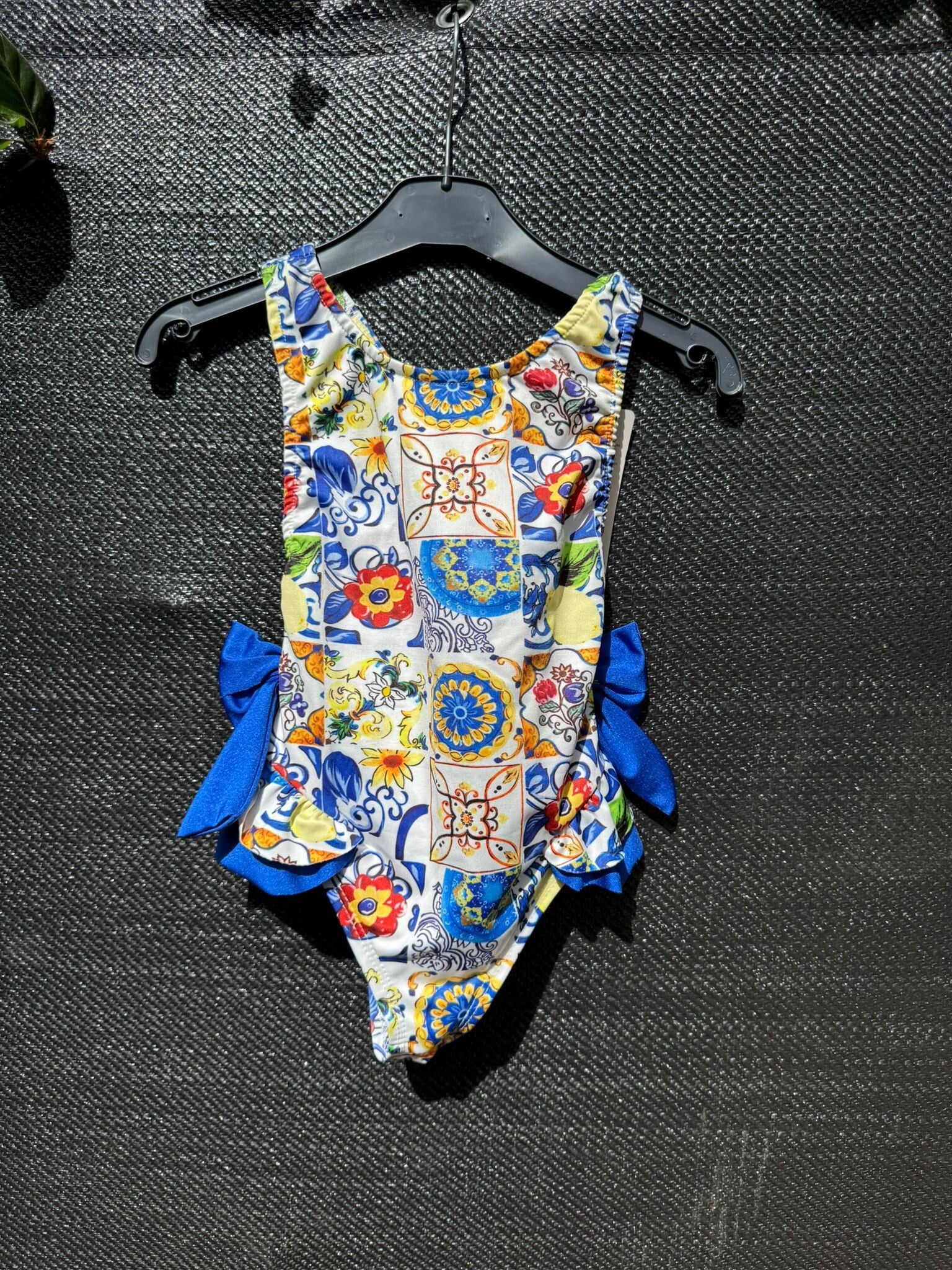 Badpak met motief en blauwe strik