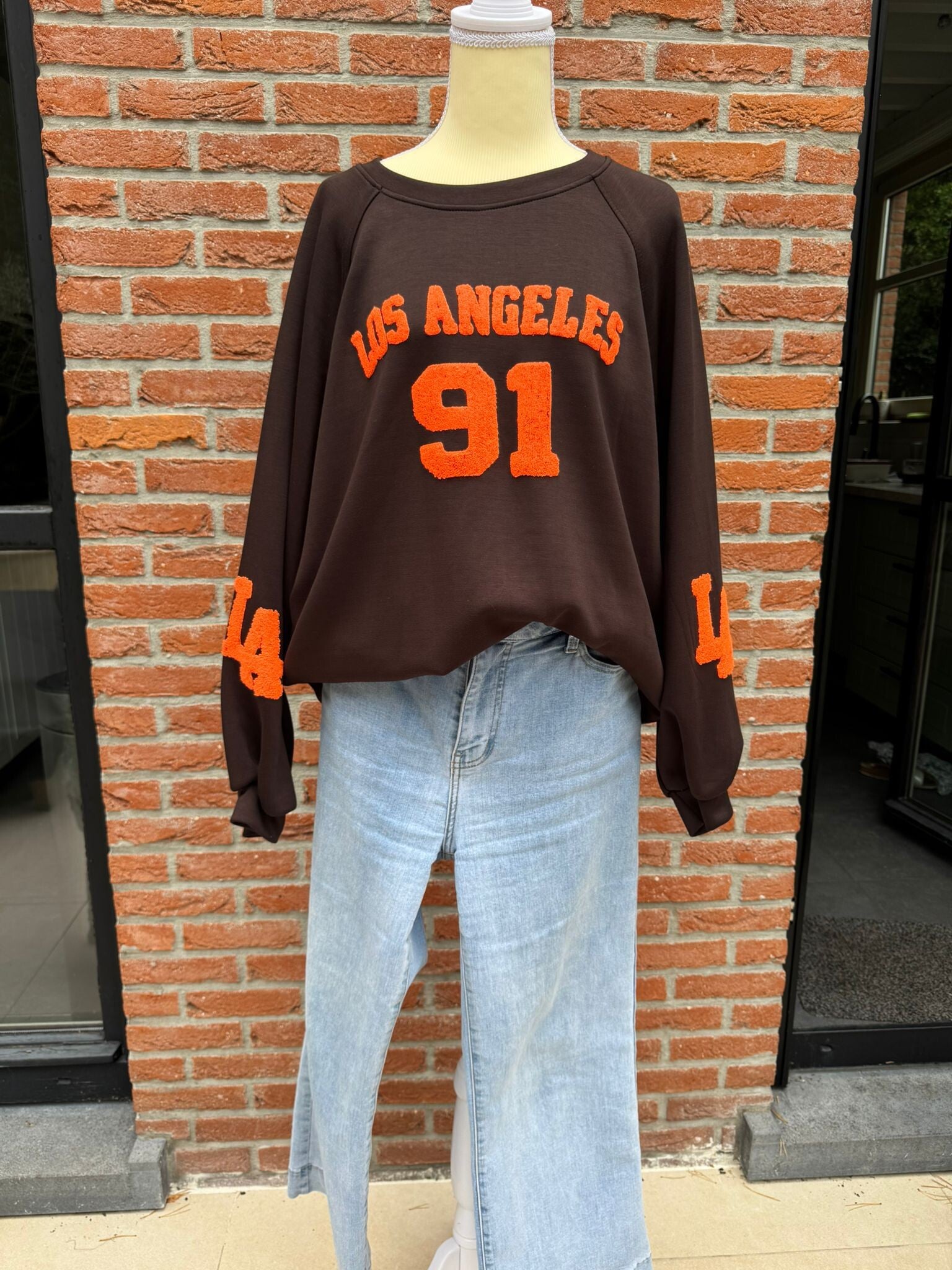 Bruine trui Los Angeles