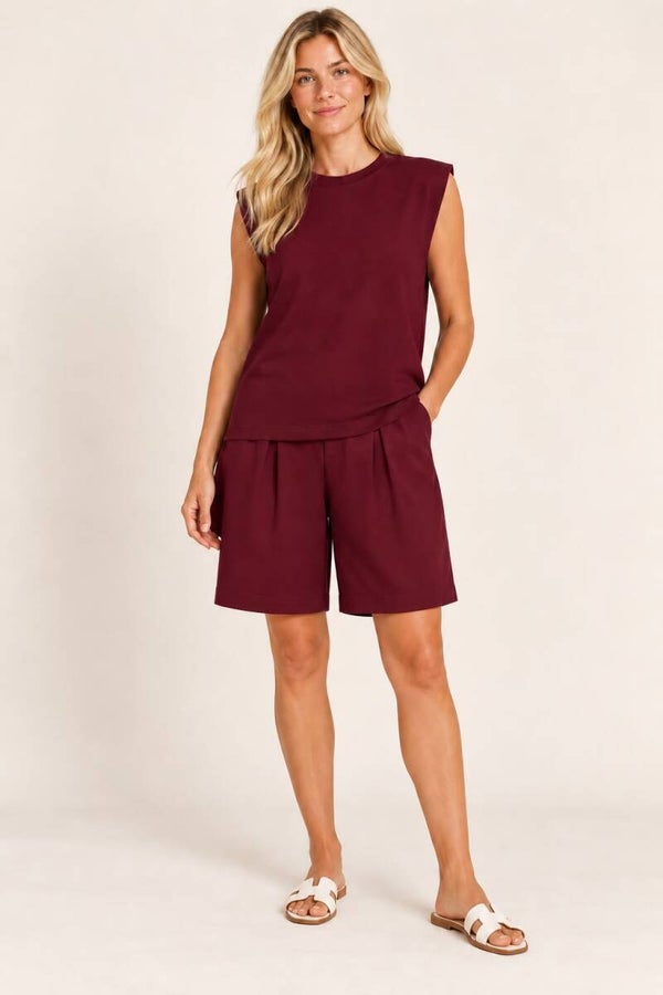 Trendy mouwloze set met short bordeaux 193