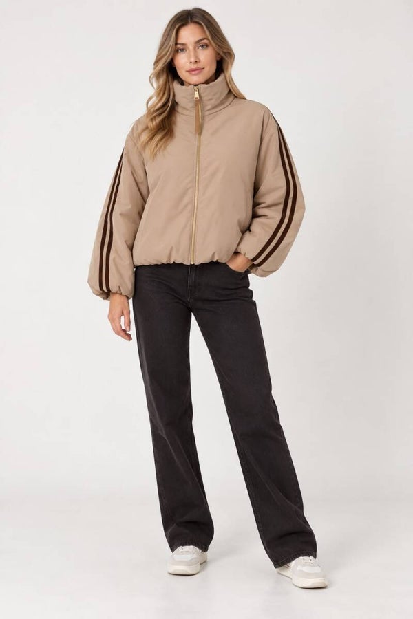 Hele toffe jas met streep beige