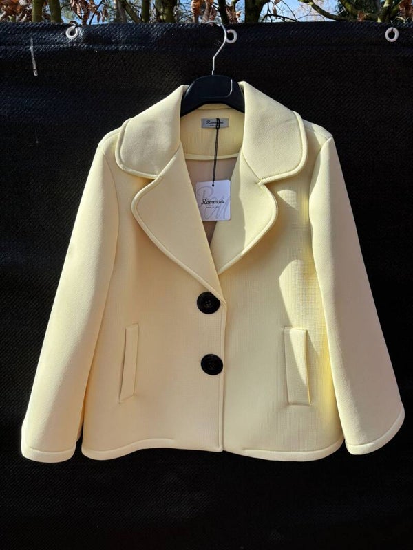 Trendy korte damesjas geel